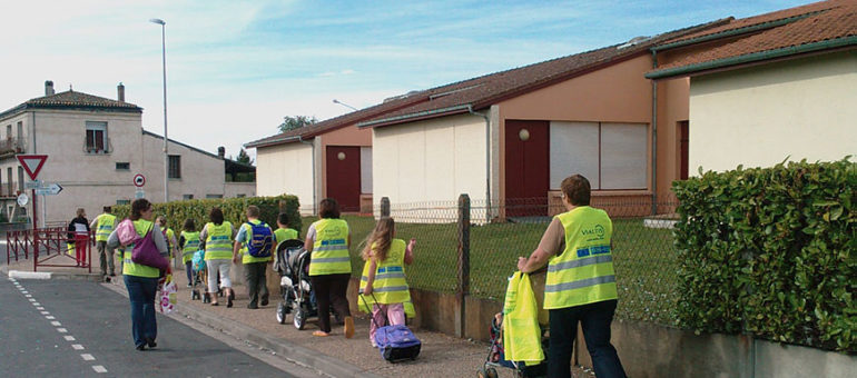 (3) Les pédibus à l’école de l’écomobilité