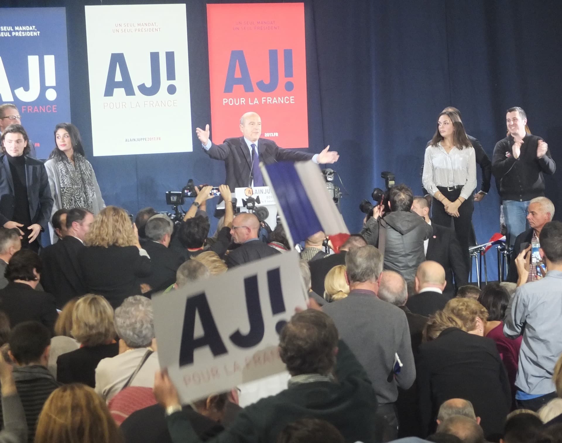 A domicile, Alain Juppé tacle les populistes