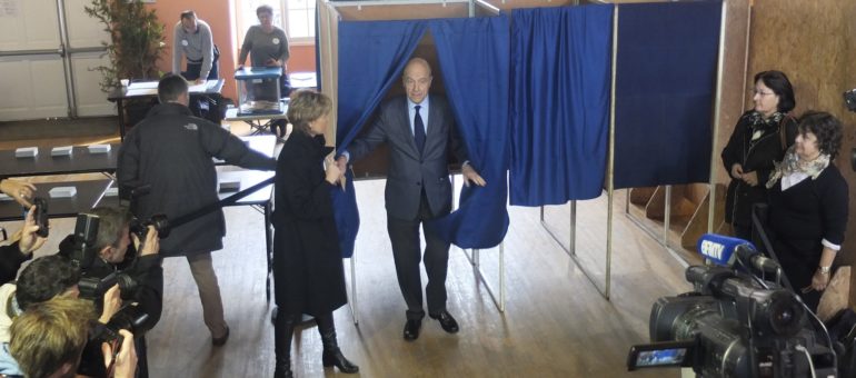 Juppé loin derrière Fillon au premier tour de la primaire