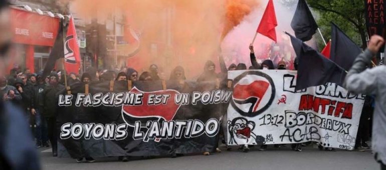 Un millier de Bordelais ont marché contre Marine Le Pen