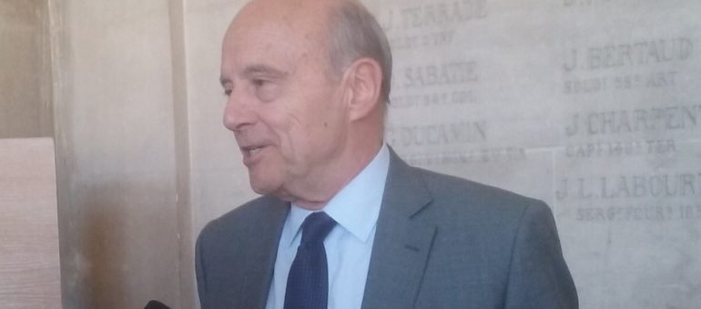 Alain Juppé pas contre une alliance de la droite avec Emmanuel Macron