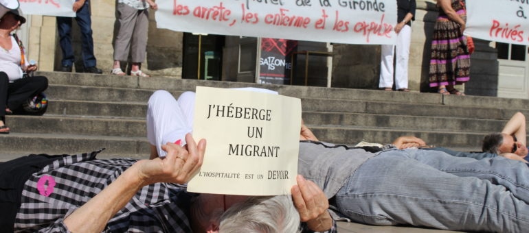 Die-in à Bordeaux contre l’expulsion des demandeurs d’asile vers l’Italie