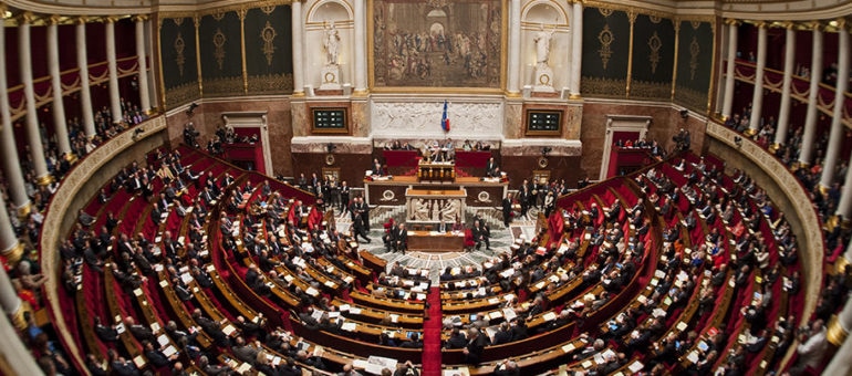 Une députée de Gironde emploie son mari comme assistant bénévole