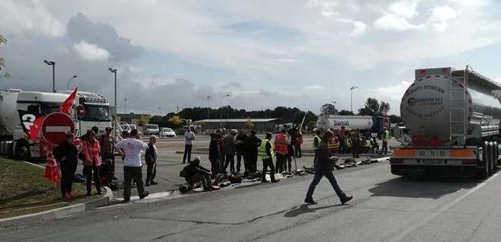 Les anti Loi Travail lèvent le blocage du dépôt pétrolier près de Bordeaux