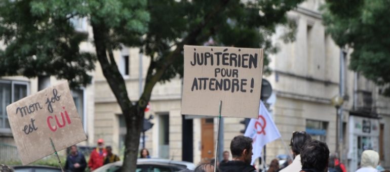 Plus de 10000 fainéants marchent contre la Loi Travail à Bordeaux