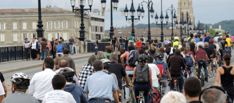 Le pont de pierre sans voiture, ça roule !