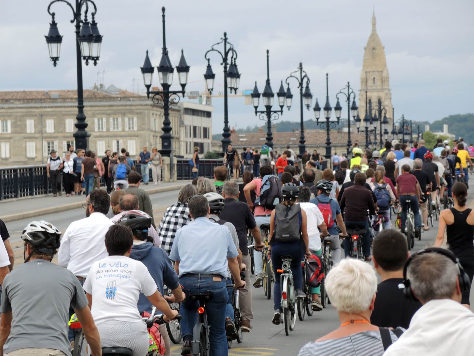Les cyclistes veulent rester sur tous les ponts de Bordeaux