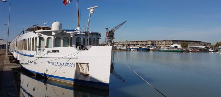 Aux Bassins à flot, un bateau pour héberger (provisoirement) des étudiants ?