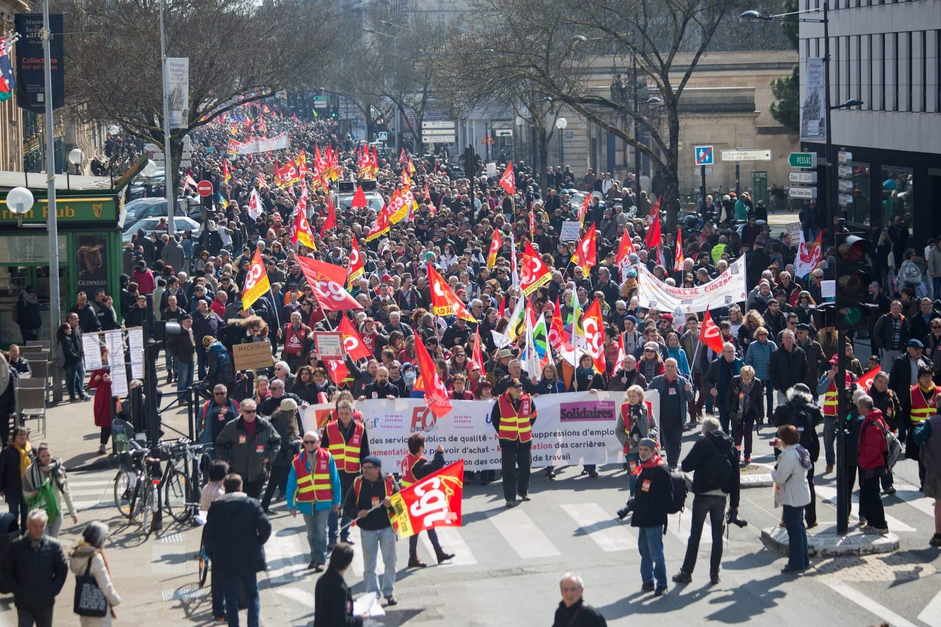Plus de 10 000 manifestants battent le pavé à Bordeaux