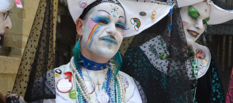Sœur Marie Qu’on Fesse, « folle radicale » à la Gay Pride de Bordeaux