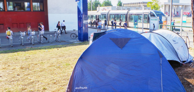 Des étudiants sans logement campent sur le campus de Bordeaux