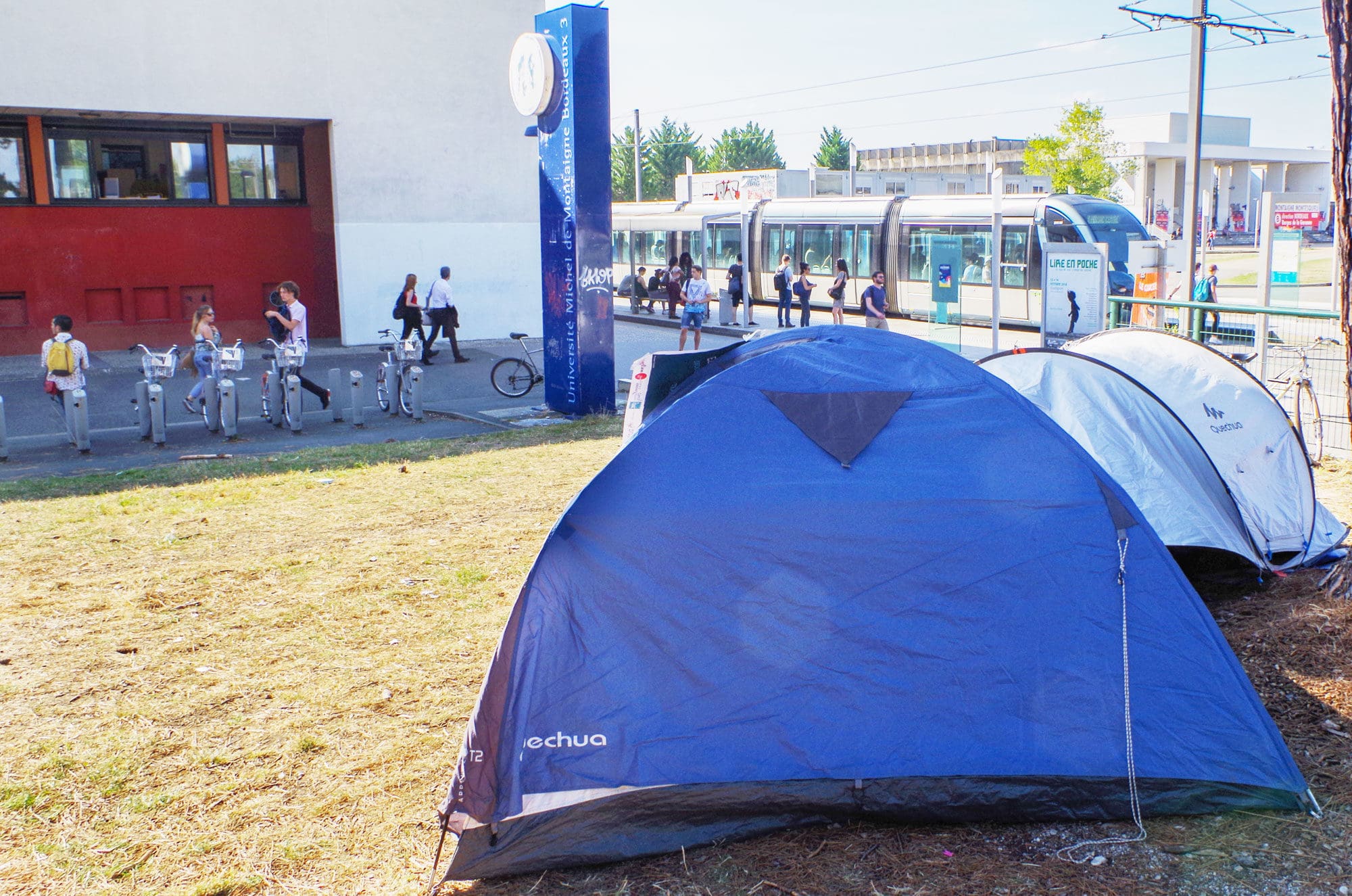 Des étudiants sans logement campent sur le campus de Bordeaux