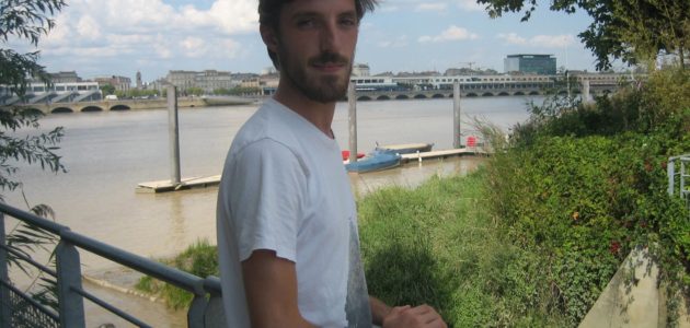 Un Bordelais va faire le tour du monde sur un bateau propulsé au plastique