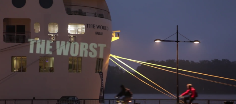 A Bordeaux, le paquebot The World rebaptisé The Worst par Olivier Crouzel
