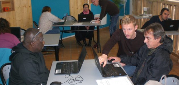 Emmaüs Connect cherche des bénévoles pour endiguer l’illectronisme