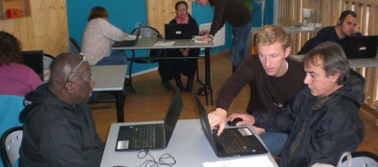 Emmaüs Connect cherche des bénévoles pour endiguer l’illectronisme