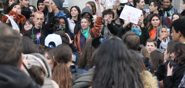 La manif des lycéens passe du calme rive gauche à la tempête rive droite