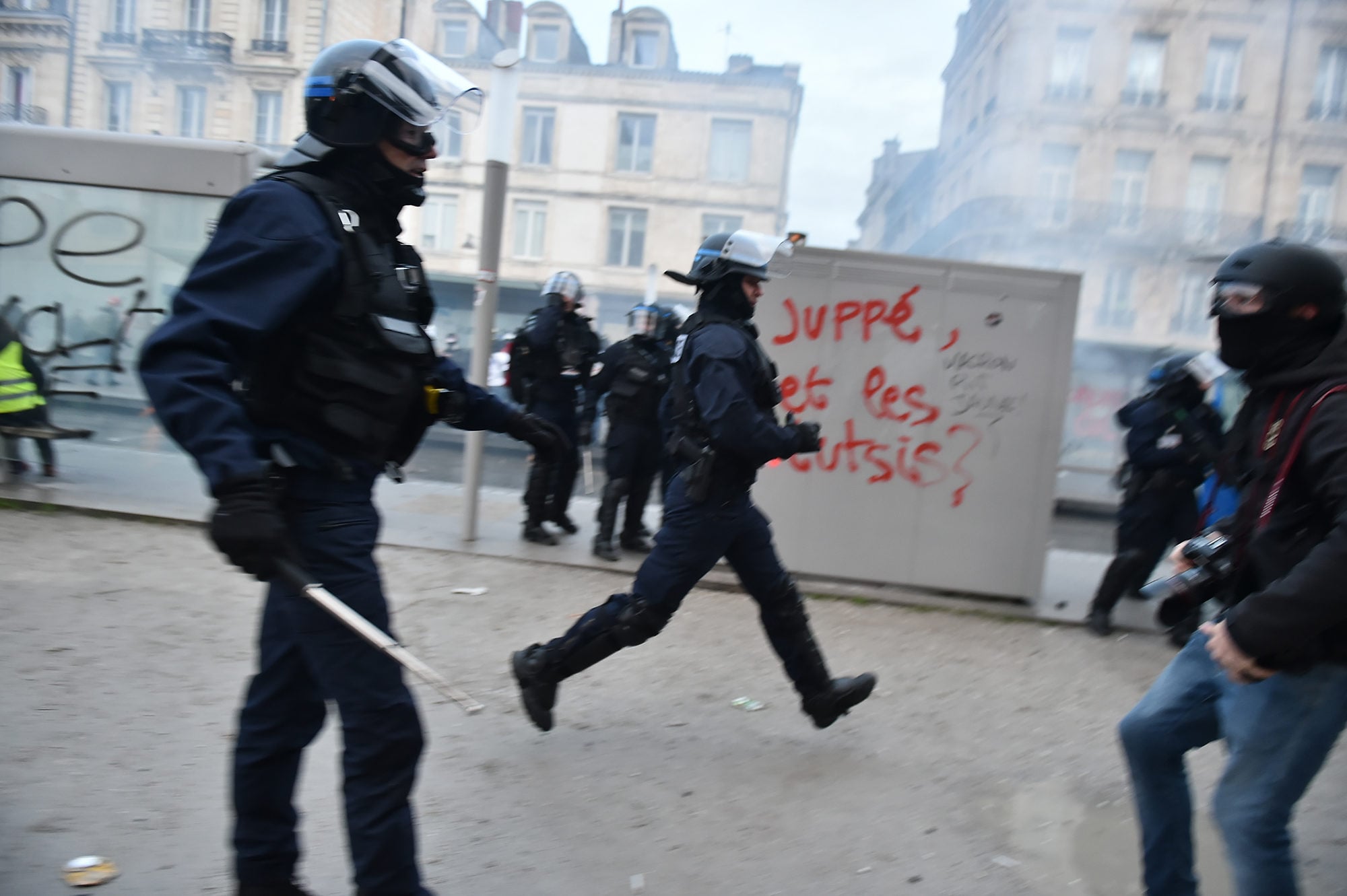 Gilets jaunes : des photojournalistes bordelais victimes de violences policières