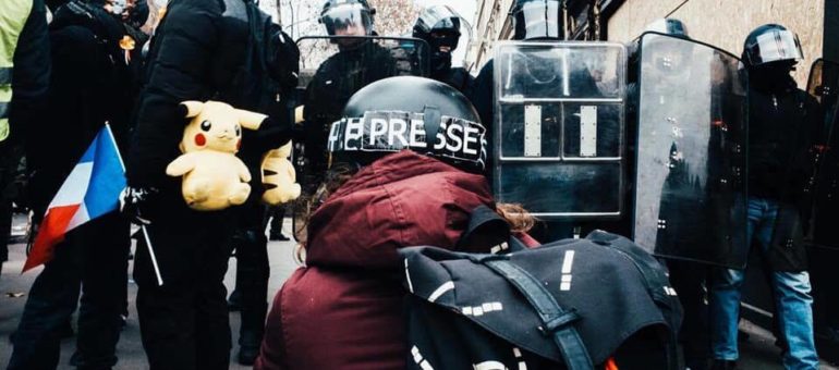 Vis ma vie de journaliste au milieu de la violence des manifs