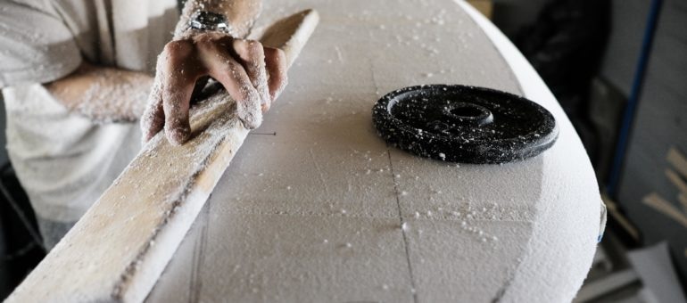 Fabriquer sa planche de surf en matériaux naturels et de récup, mode d’emploi