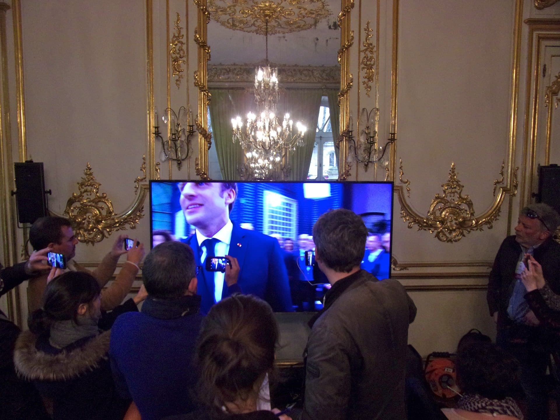 Emmanuel Macron à Bordeaux pour un Grand Débat en cercles fermés