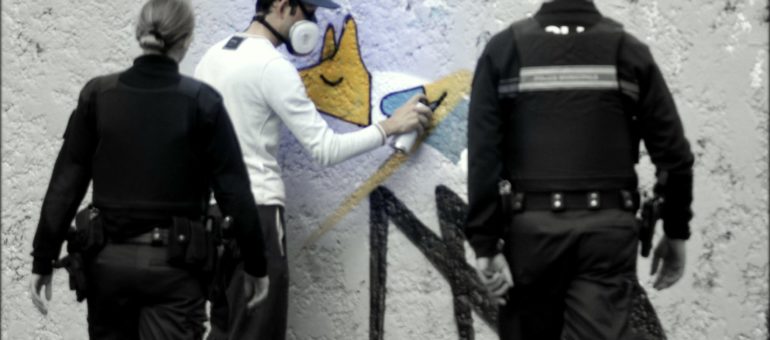 L’instant où le graffeur bordelais David Selor est pris par la patrouille