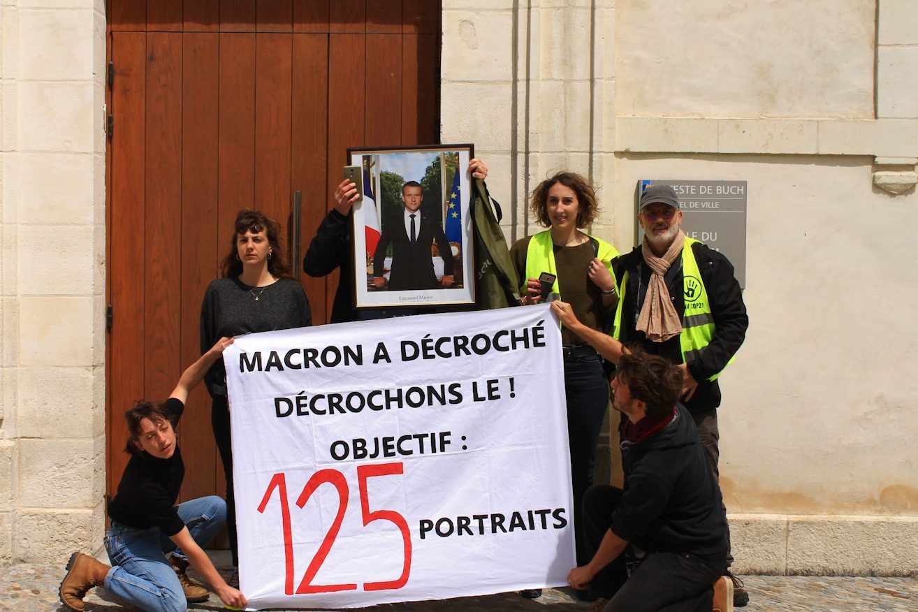Trois « décrocheurs » du portrait de Macron en garde à vue en Gironde