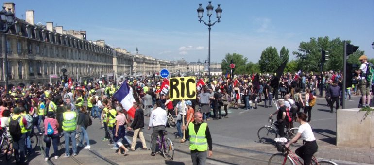 1er Mai Une Fête Des Travailleurs En Rouge Et Jaune à