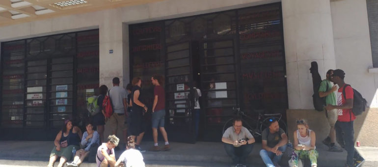 Des expulsés des squats occupent la Bourse du travail à Bordeaux