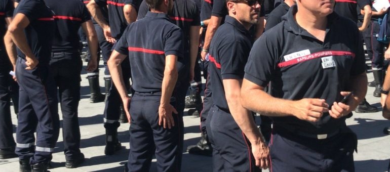 En grève jusqu’à fin août, les pompiers ont manifesté à Bordeaux