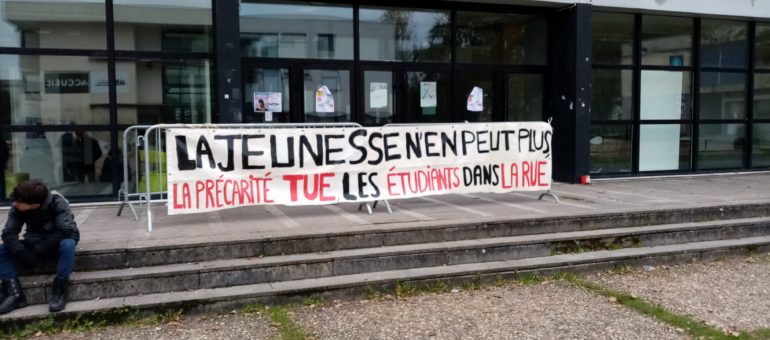 A Bordeaux-Montaigne, des étudiants bloquent la fac pour dénoncer la précarité