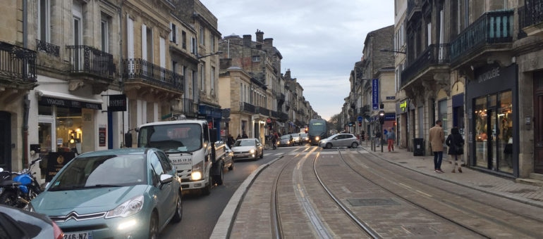 Les aménagements du tram D à Bordeaux, pièges pour les cyclistes selon Vélo-Cité