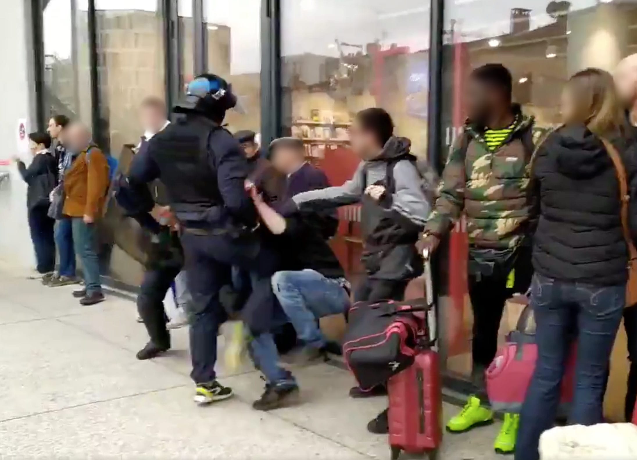 L’homme interpellé violemment par la police à Belcier a été libéré, l’IGPN saisie