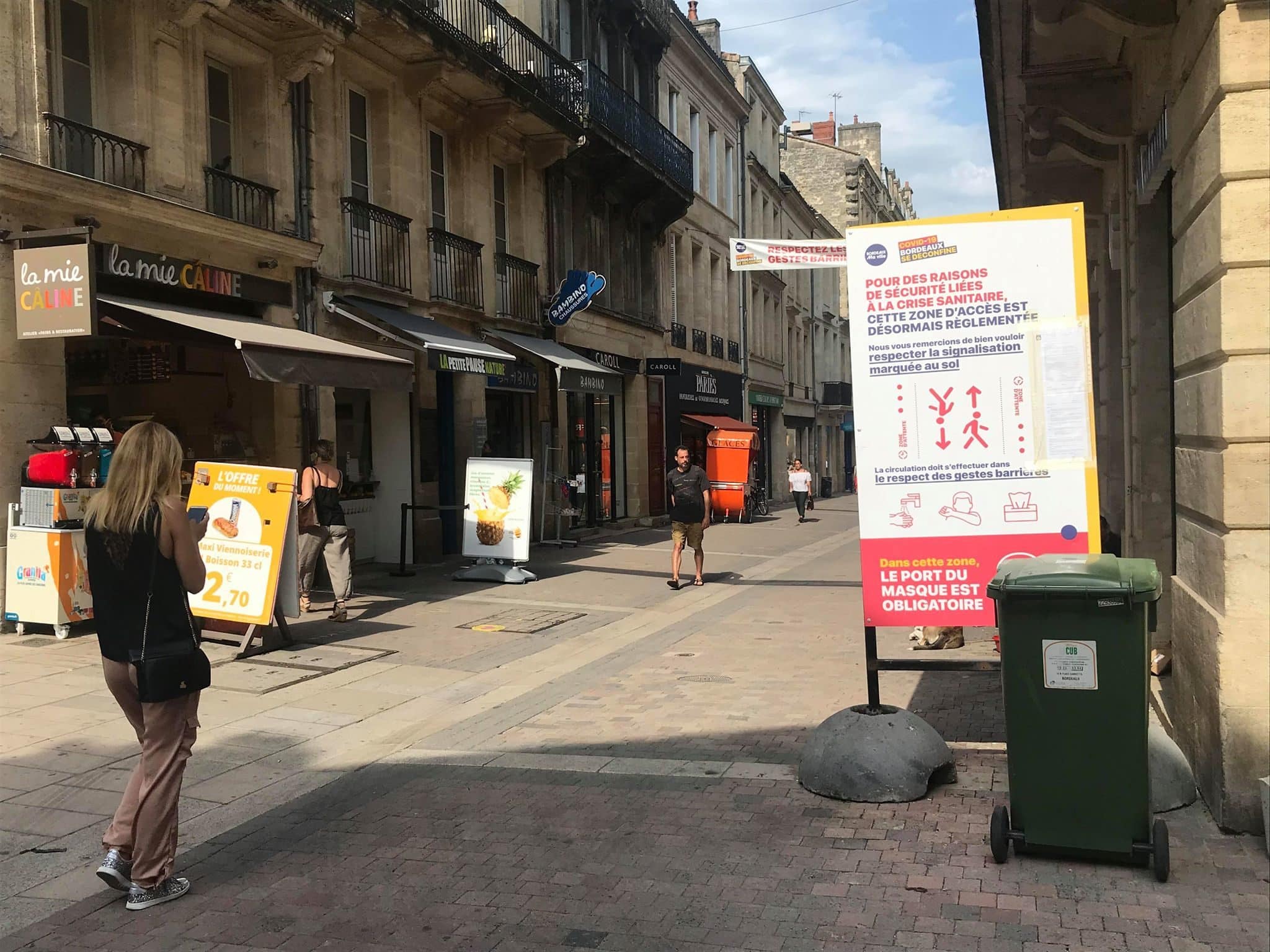 Bordeaux tombe le masque dans les rues commerçantes