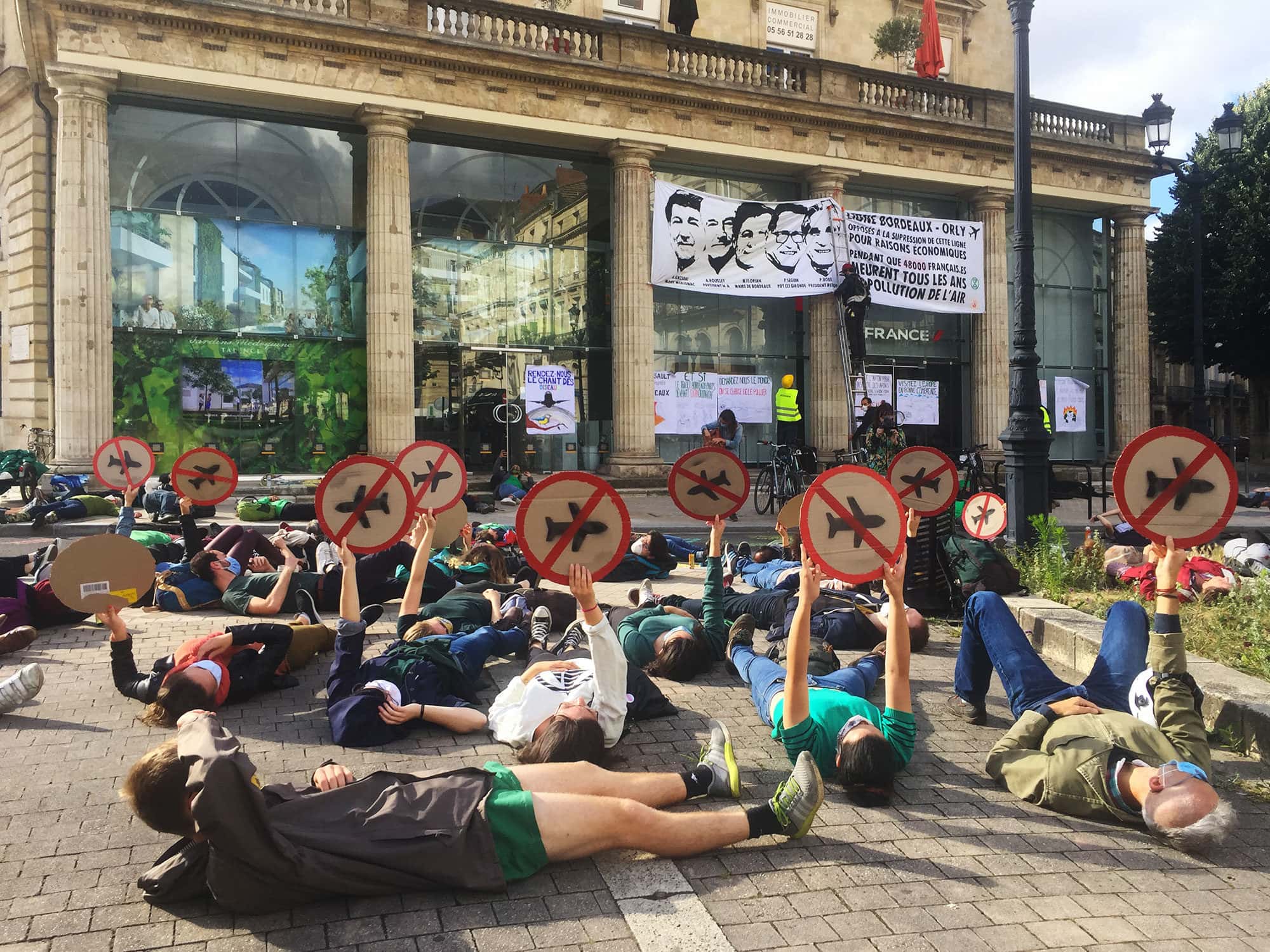 La ligne Bordeaux-Orly dans le pif des militants pour le climat