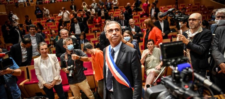 Officiellement maire de Bordeaux, Pierre Hurmic indique le cap