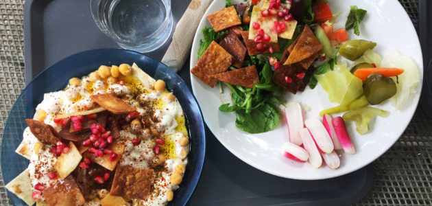 Khuzama, Syrienne d’Alep, en cuisine au Garage Moderne