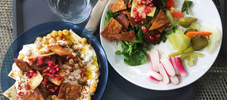 Khuzama, Syrienne d’Alep, en cuisine au Garage Moderne