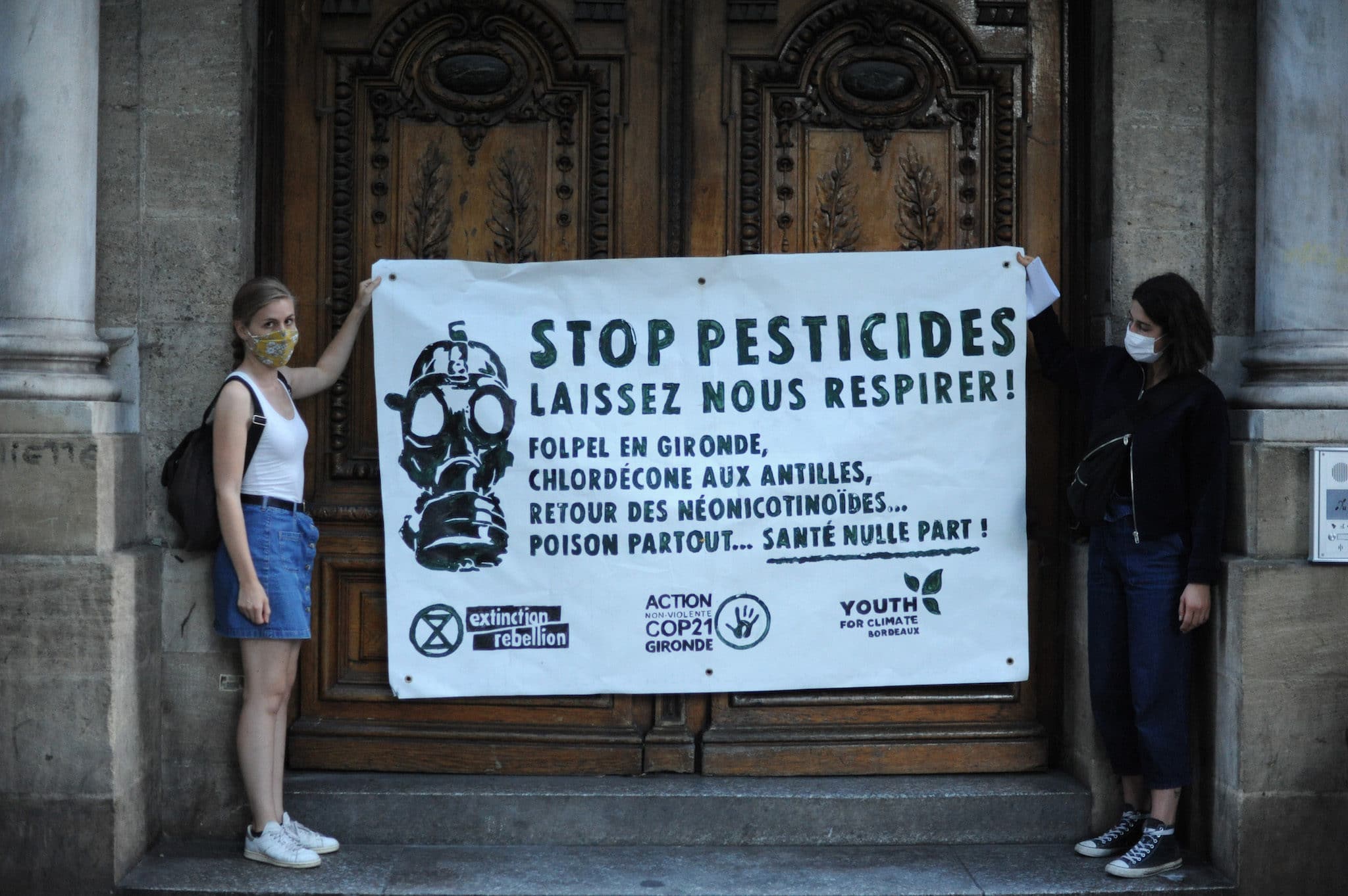 Devant les écoles, des écologistes dénoncent la « menace sanitaire » des pesticides en Gironde