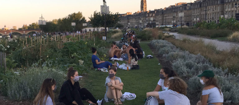 La consommation d’alcool interdite dans le centre, les parcs et les quais de Bordeaux