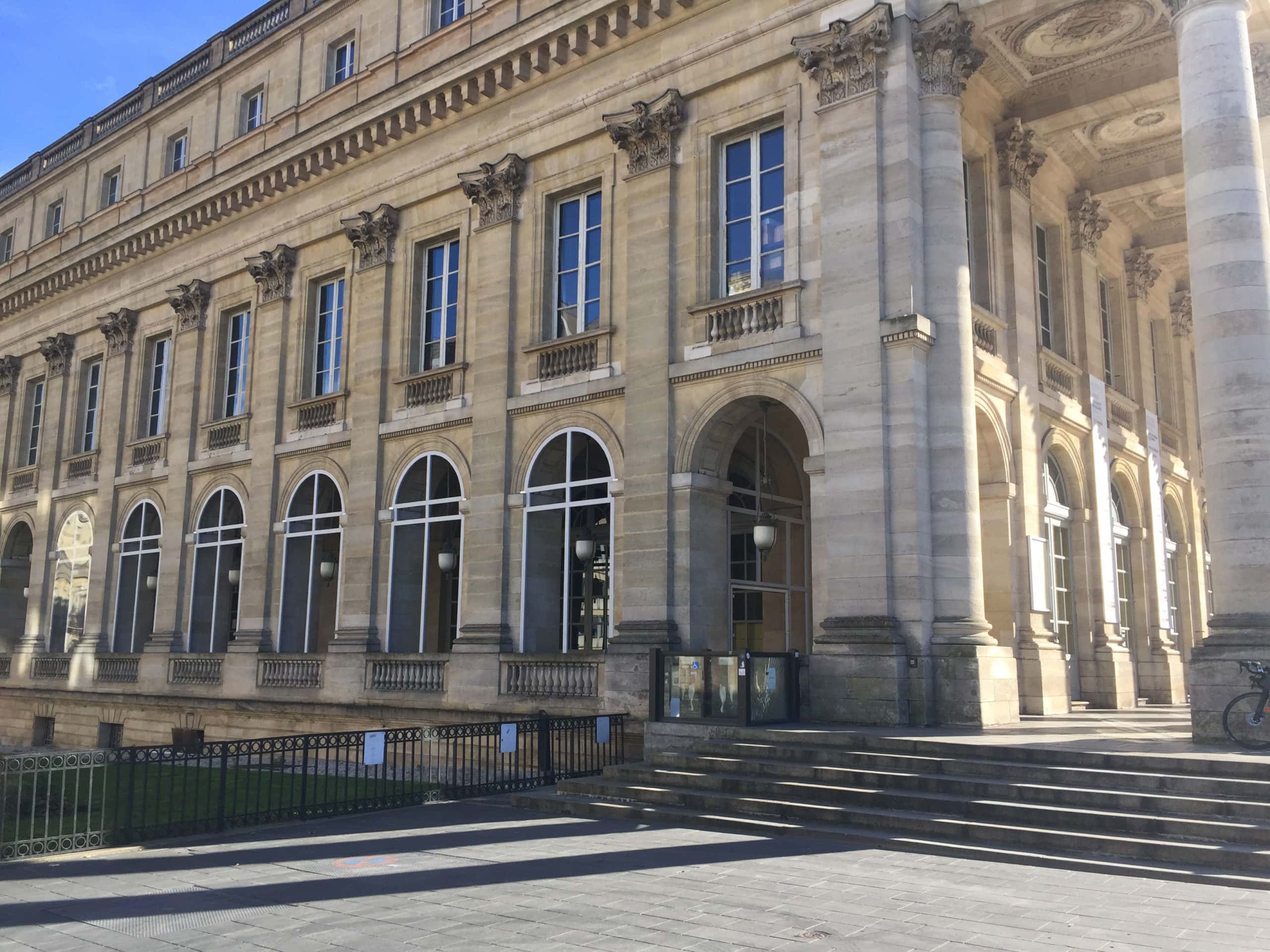 Terrasse d’Etchebest : la Ville de Bordeaux demande l’arrêt du chantier « jusqu’à sa régularisation »