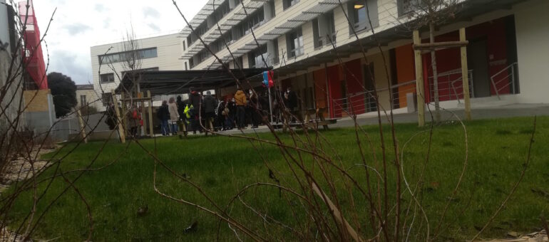 Les cours de crèches et d’écoles vont reverdir à Bordeaux