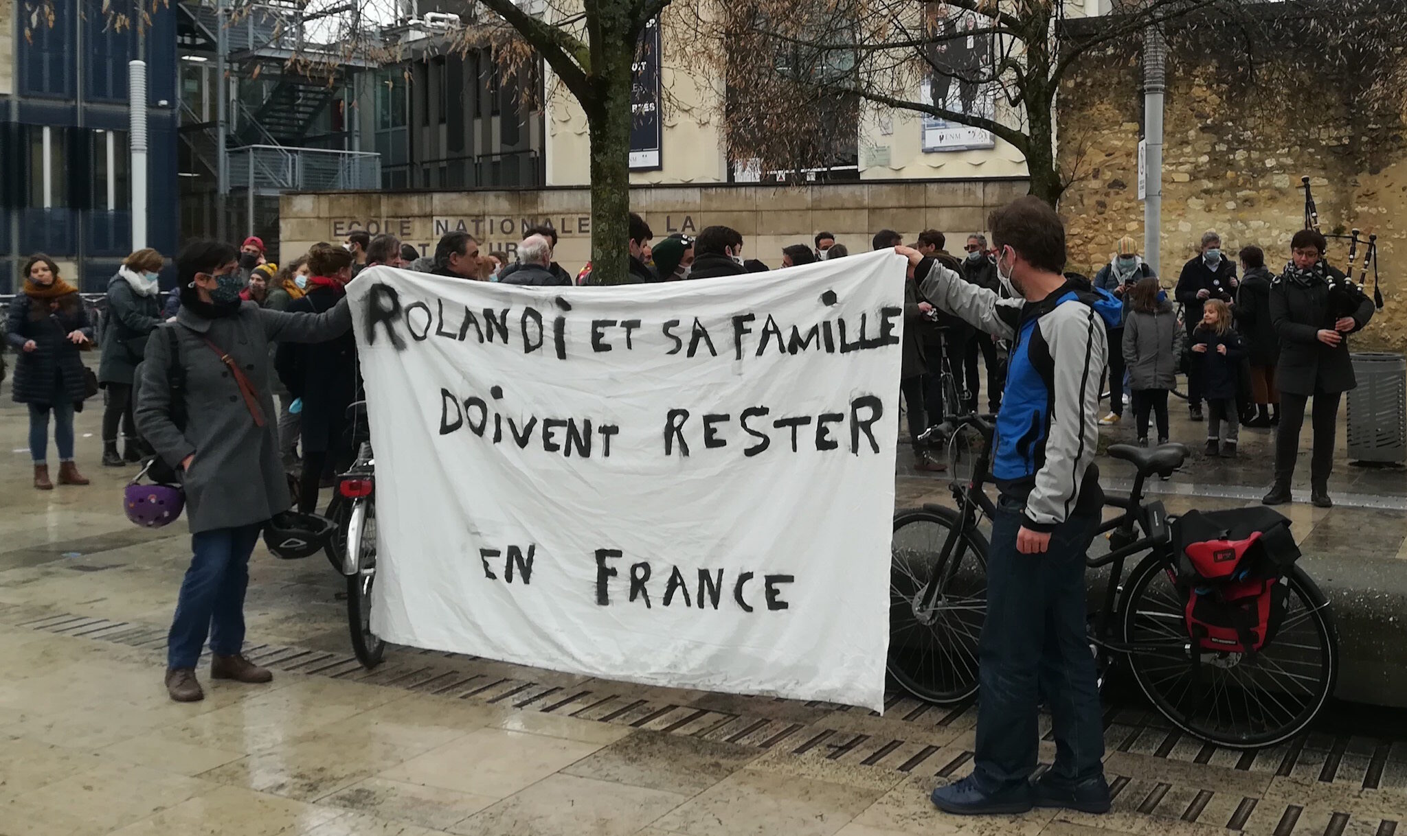 La préfecture de la Gironde maintient l’expulsion de Rolandi, une décision « indigne » pour ses soutiens