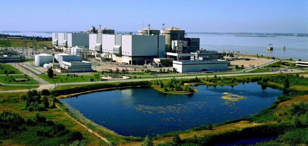 La centrale nucléaire du Blayais, une des ancêtres du parc français, peut rempiler pour 10 ans