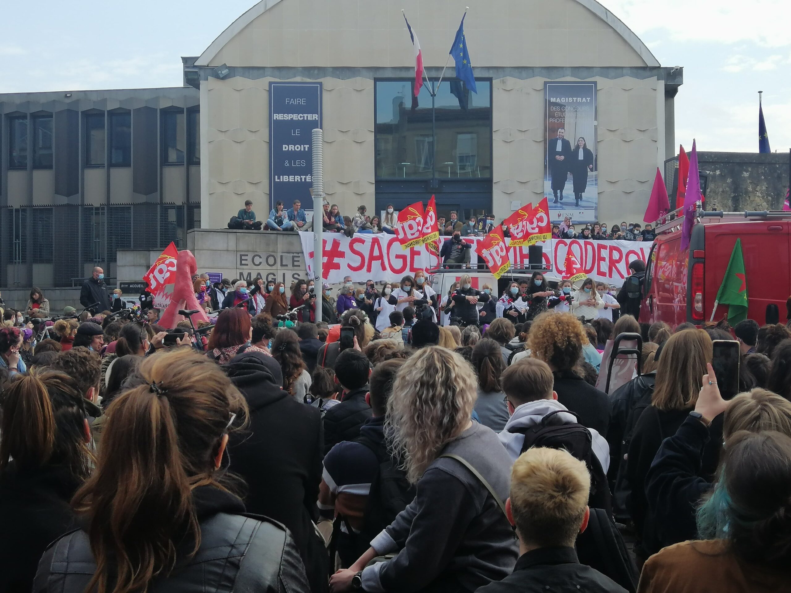 Plus de mille personnes dans les rues de Bordeaux pour la journée des droits des femmes