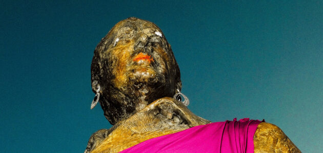La statue de Chaban-Delmas travestie et baptisée Jacqueline en vue du 8 mars
