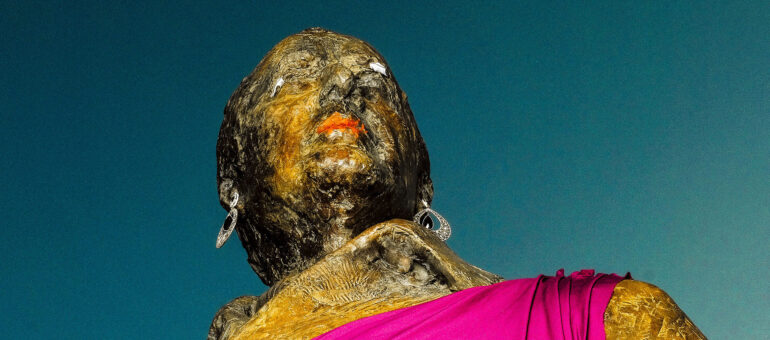 La statue de Chaban-Delmas travestie et baptisée Jacqueline en vue du 8 mars