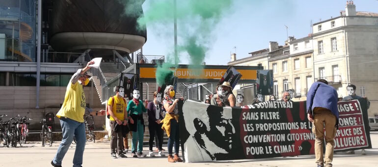 Décrochons Macron : une peine de 800 euros d’amendes requise contre un militant girondin