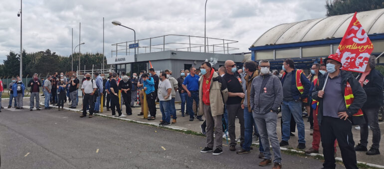 Inquiets de l’avenir de l’usine de Blanquefort, trois délégués du personnel de Magna menacés de licenciements
