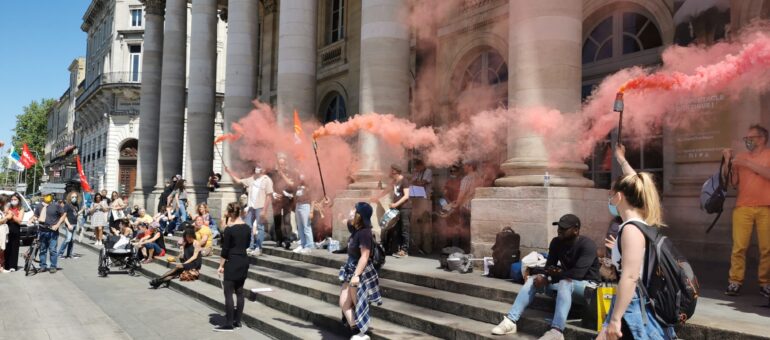 Tambours battants, 300 personnes à Bordeaux contre la réforme de l’assurance chômage